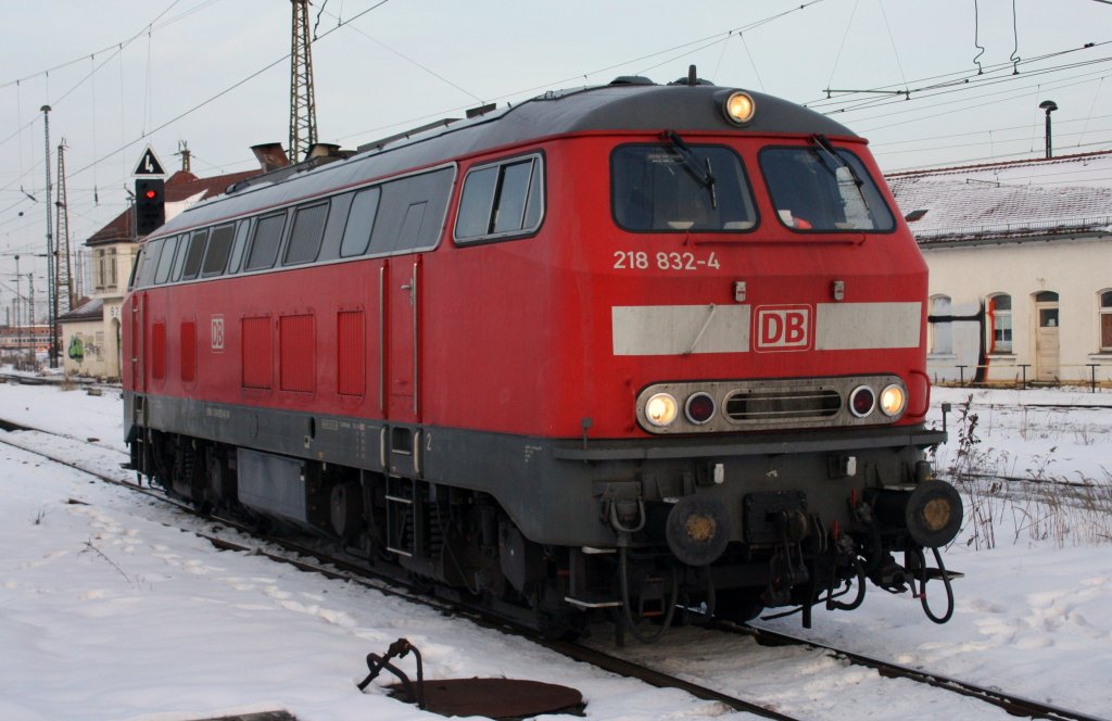 DB 218 832-4 am 05.01.2011 im Leipziger Hauptbahnhof.