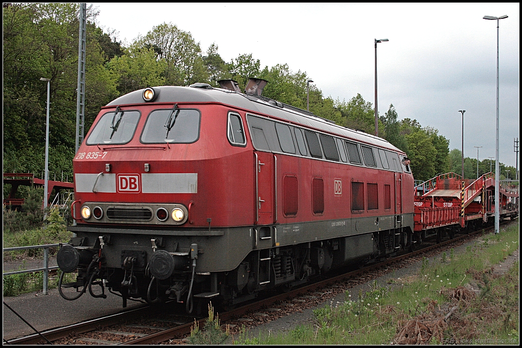 DB 218 835-7 mit Rangieraufgaben bei DBAutoZug (NVR-Nummer 9280 1 218 835-7 D-DB, gesehen Berlin Wannsee 14.05.2010)