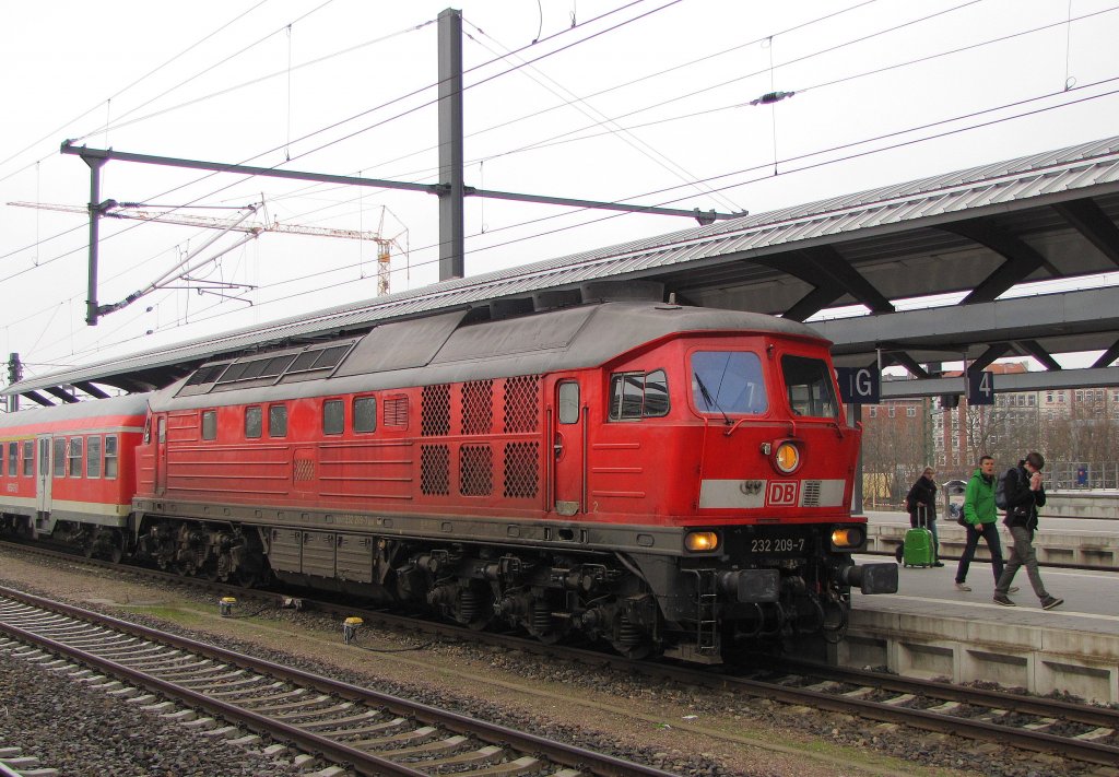 DB 232 209-7 mit dem RE 3626 aus Altenburg, in Erfurt Hbf; 24.01.2011