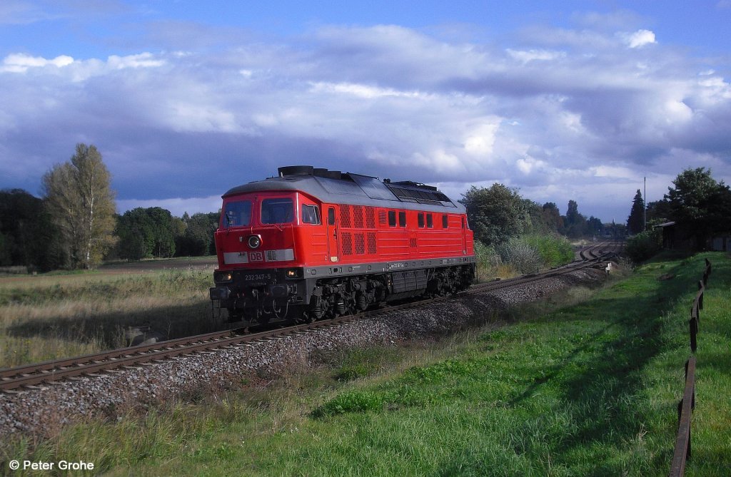 DB 232 347-5 unterwegs als Lokfahrt Richtung Knnern, KBS 330 Halle - Goslar / Bernburg, fotografiert bei der Durchfahrt Wallwitz am 07.10.2011