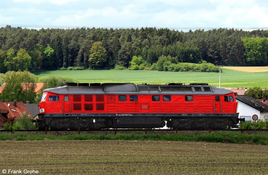 DB 232 704-7 ohne Logo auf Leerfahrt Richtung Schwandorf, KBS 855 Regensburg - Hof, fotografiert bei Pirkensee am 09.05.2012