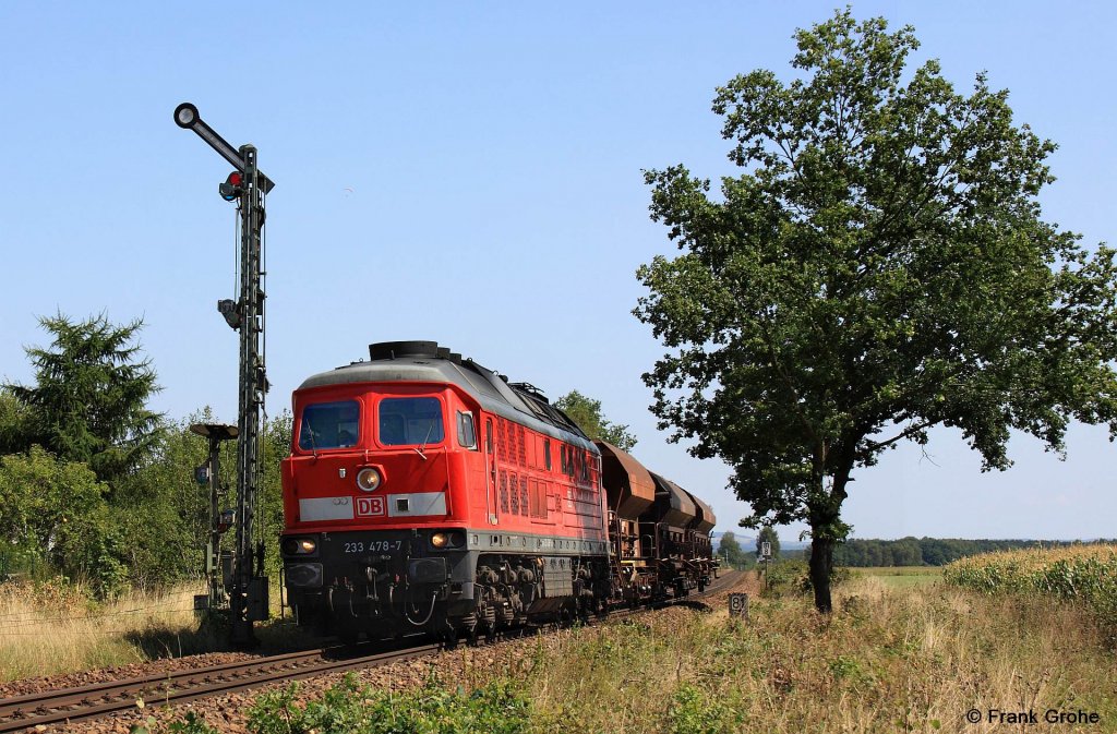 DB 233 478-7 vor Gterzug 56907 Schwandorf - Amberg, KBS 870 Schwandorf - Nrnberg, fotografiert bei der Durchfahrt Freihls am 23.08.2012 