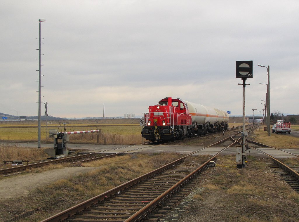 DB 261 047-5 mit dem EK 55244 von Erfurt Gbf nach Ebeleben, in Khnhausen; 17.02.2012