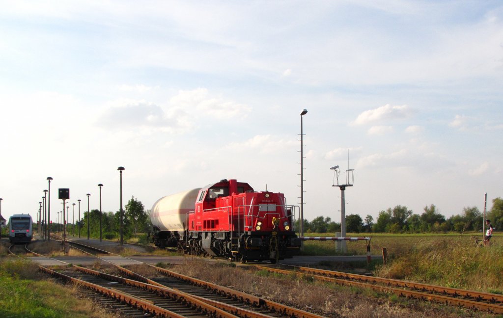DB 261 048-3 mit dem EK 54855 von Ebeleben nach Erfurt Gbf, am 22.08.2012 in Khnhausen.
