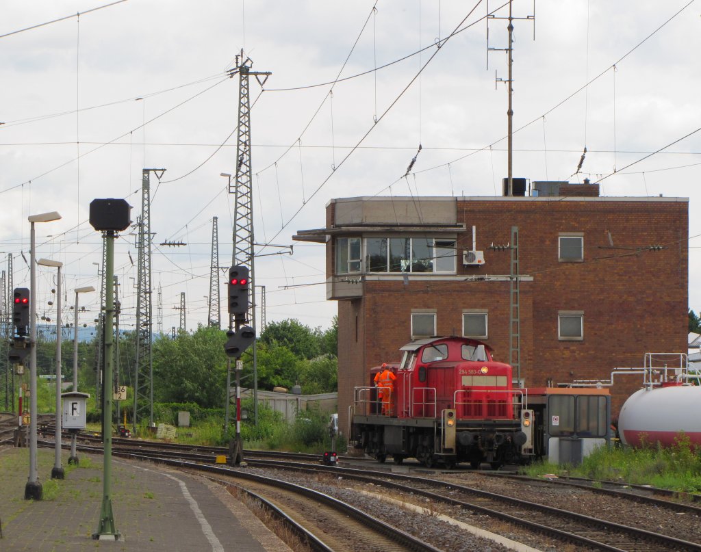 DB 294 583-0 am 18.07.2012 beim tanken in Neuwied.