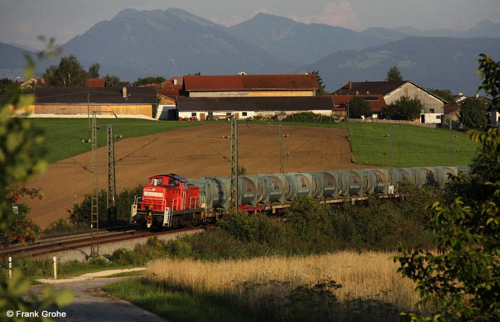 DB 294 661-4 als Schlulok am Mllzug Richtung Freilassing, KBS 951 Salzburg - Mnchen, fotografiert bei Amersberg am 17.08.2011