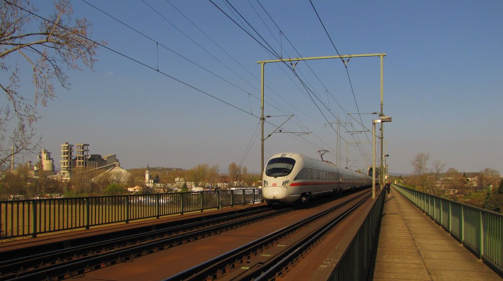 DB 411 018-5  Plauen/Vogtland  + 415 006-6  Kassel  als ICE 1655 von Wiesbaden Hbf nach Dresden Hbf, auf der Kaiserbrcke in Mainz; 28.03.2011