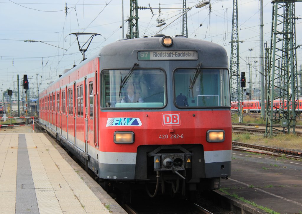DB 420 282-6 als S7 in Frankfurt Hbf, August 2012.