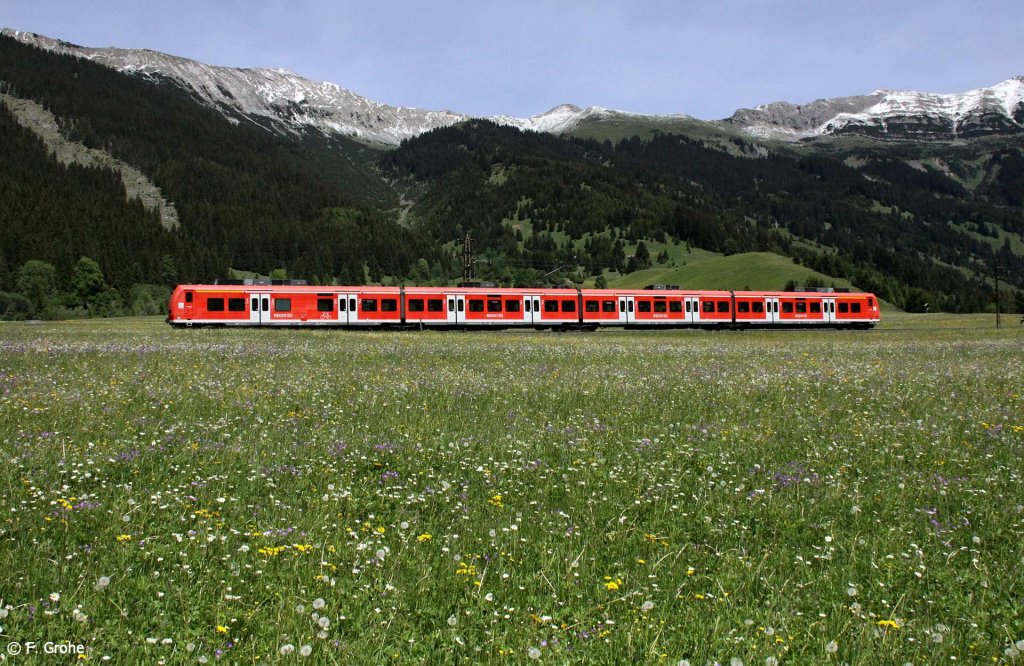 DB 425 145-0 als RB 5483 Reutte - Garmisch Partenkirchen, Auerfernbahn, fotografiert bei Wengle am 29.05.2011 --> weitere Bilder von mir aus Tirol findet Ihr auch auf der Seite von Markus http://tirol-bahnbilder.startbilder.de 
