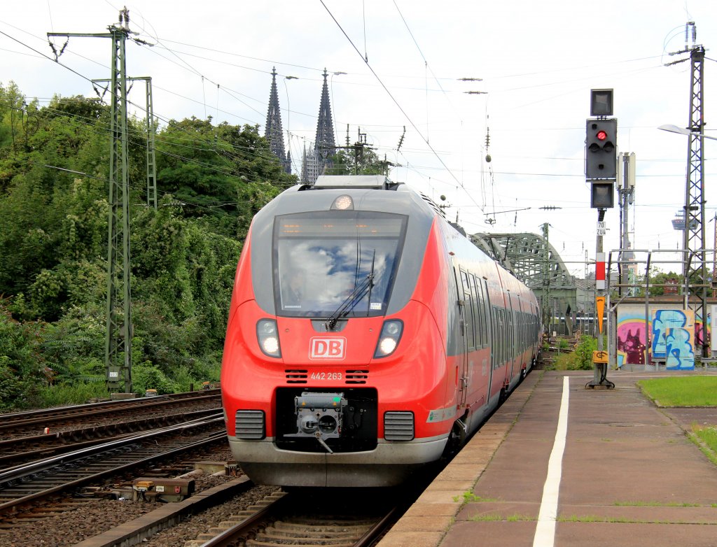 DB 442 263 als RE9 in K�ln Messe/Deutz, August 2012.