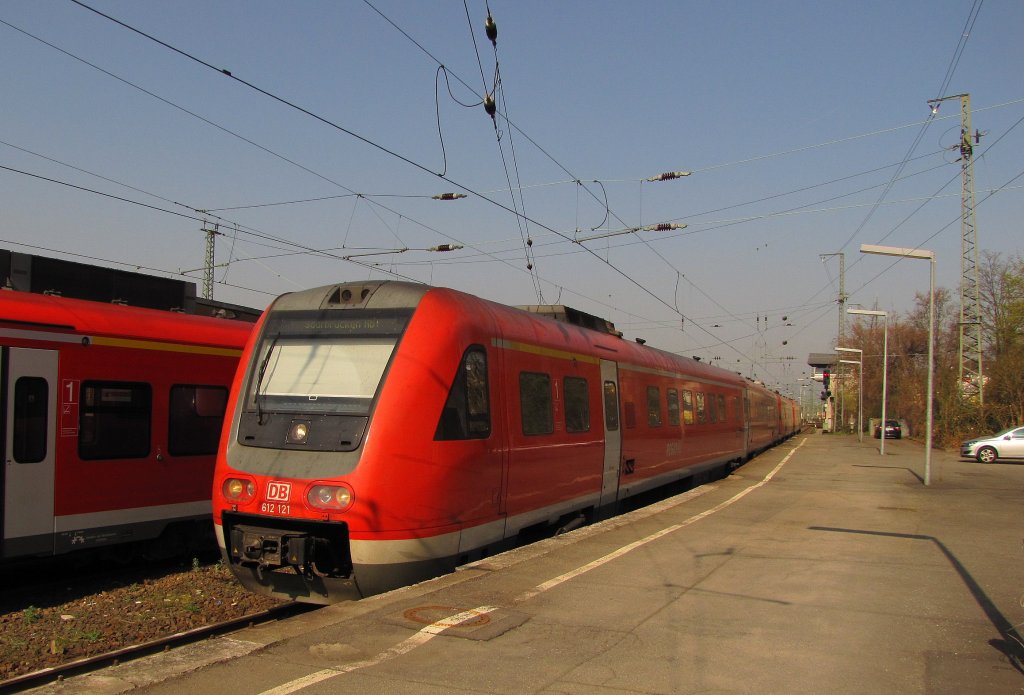 DB 612 121 (95 80 0612 121-3 D-DB), abgestellt in Mainz Hbf; 29.03.2011