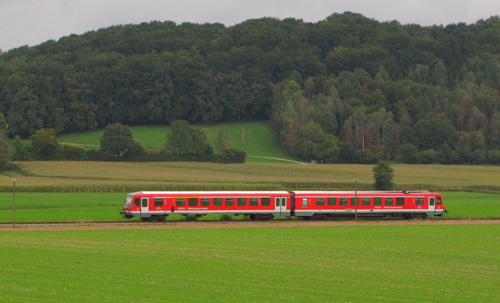 DB 628 567  Kumhausen  (95 80 0628 567-9 D-DB) als RB 27362 von Wasserburg (Inn) Bf nach Grafing Bahnhof, bei Oberndorf; 26.09.2010