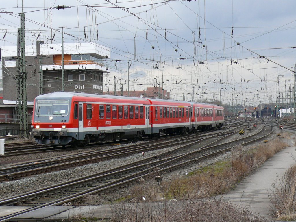 DB 628/928 Doppelgarnitur als RE 17, Einfahrt Dortmund Hbf.(19.02.2010)