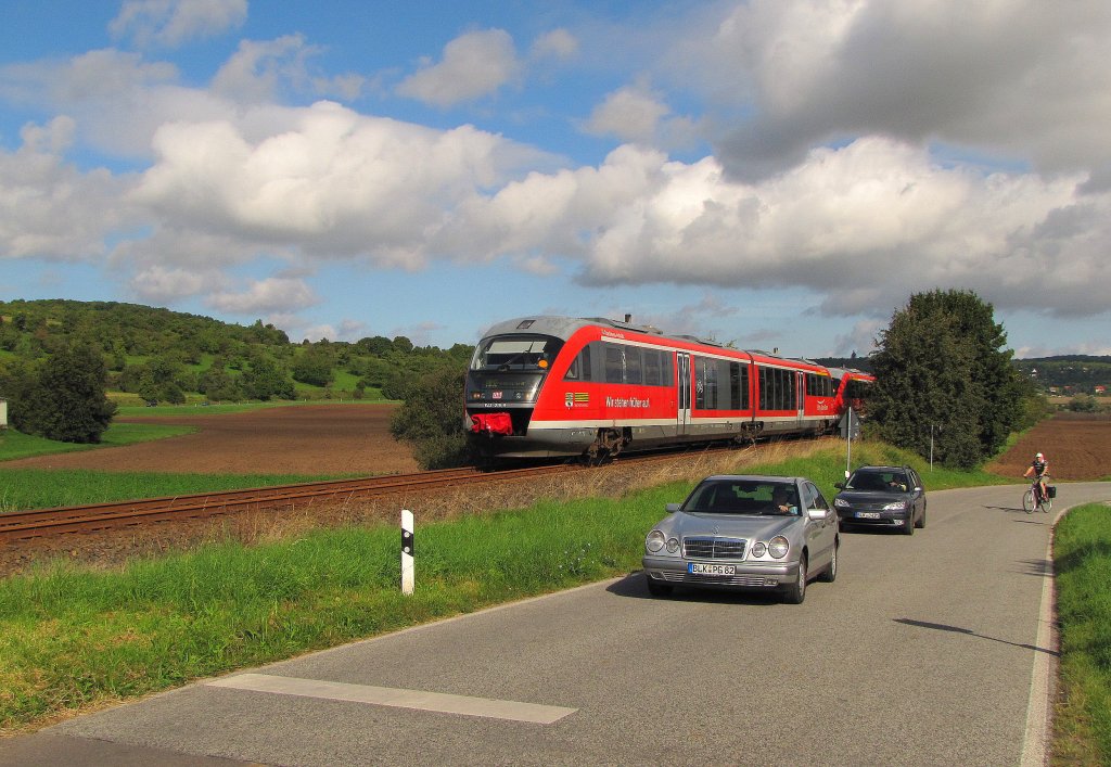 DB 642 219-9 + 642 230-6 als RB 34869 von Nebra nach Naumburg Ost, bei Kleinjena. Die Triebwagen kamen als Verst�rker wegen dem Freyburger Winzerfest zu Einsatz; 10.09.2011