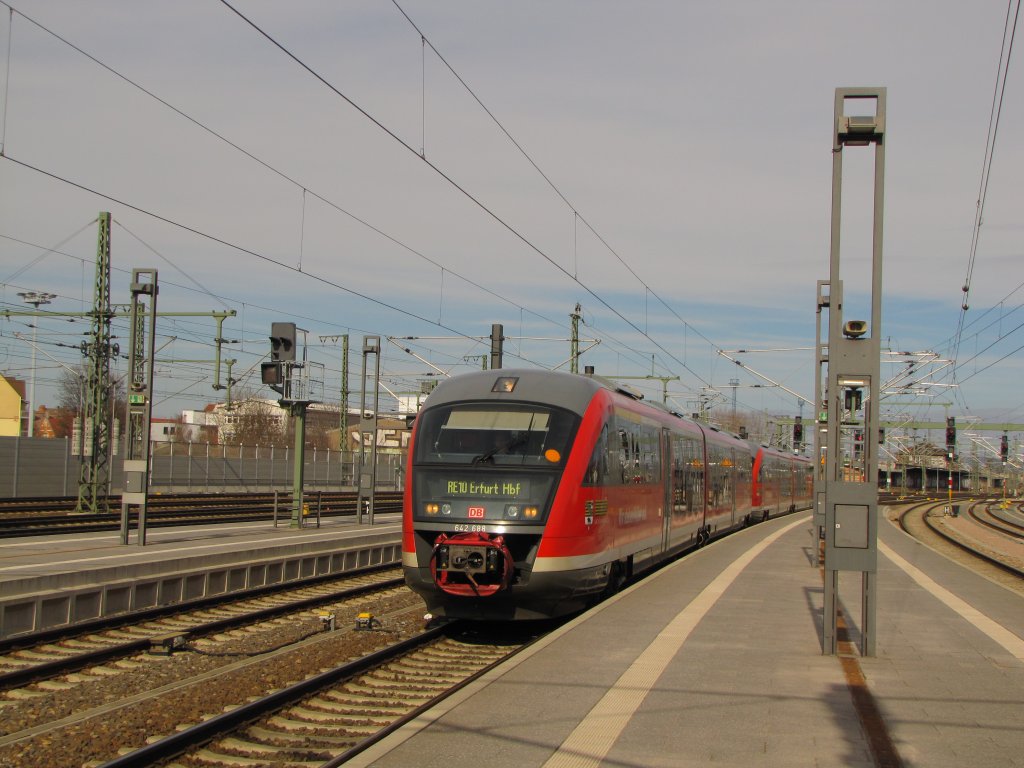 DB 642 688 + 642 223 als RE 17769 aus Magdeburg Hbf, am 14.04.2013 in Erfurt Hbf.