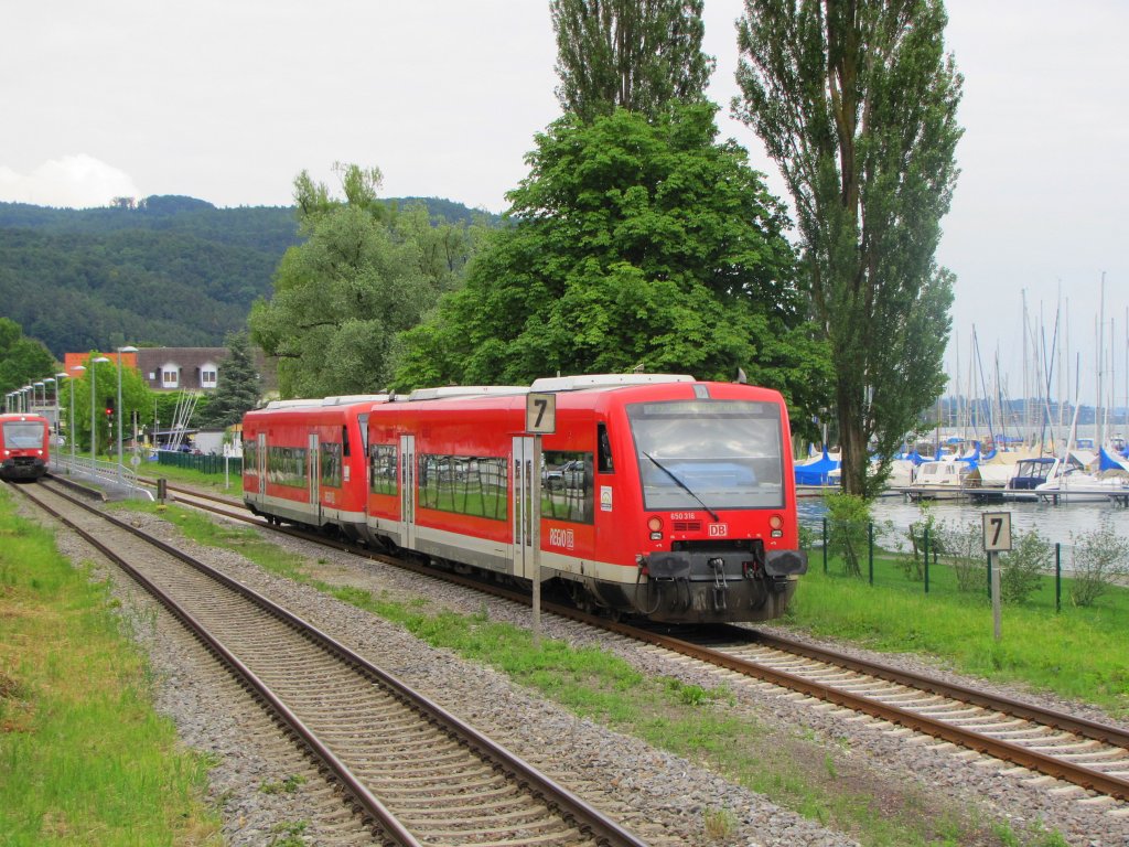 DB 650 103-5 + 650 316-3 als RB 22771 von Radolfzell nach Friedrichshafen Stadt, in Ludwigshafen (Bodensee); 21.06.2010