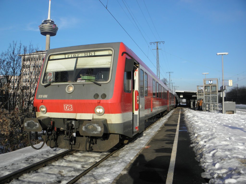 DB 928 686 nach Trier Hbf in Kln West am 30.12.10