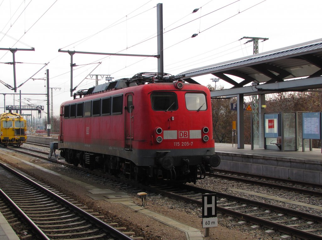 DB AutoZug 115 205-7 (91 80 6115 205-7 D-DB) abgestellt in Erfurt Hbf; 30.11.2011