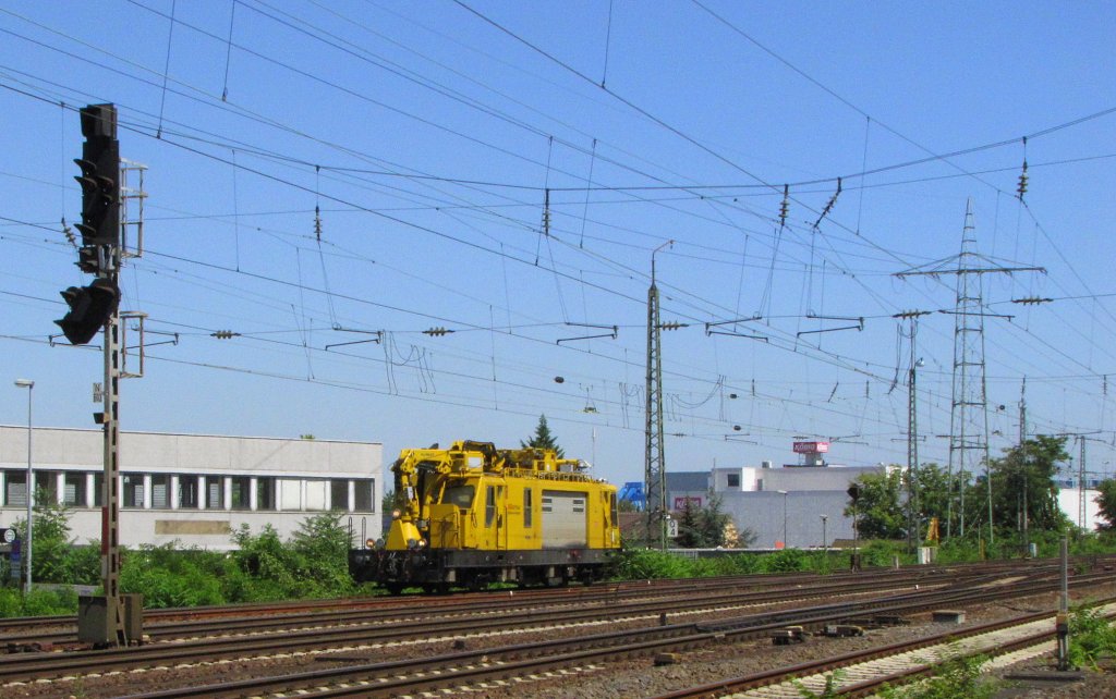 DB Bahnbau Gruppe 709 002-0 als Tfzf Richtung Bingen, in Mainz-Mombach; 16.07.2010