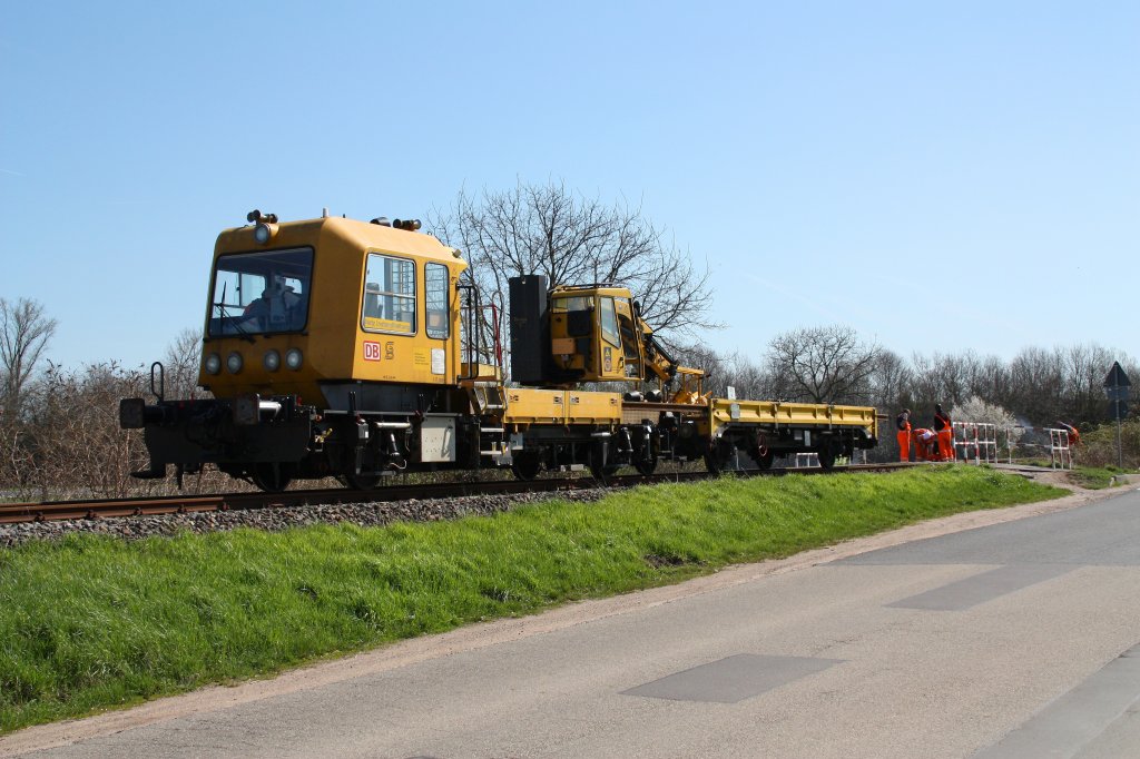 DB Baufahrzeug am 06.04.10 in Lampertheim.