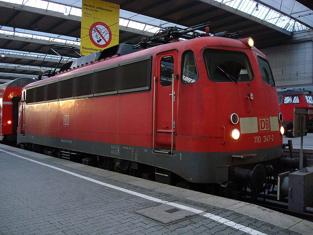 DB BR 110 347-2 erwischte ich in Mnchen Hbf. am 24. Feb. 2010, 17:34