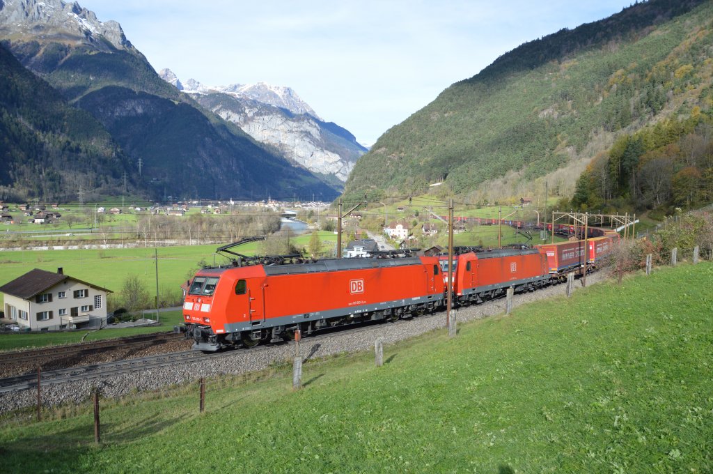DB BR 185 Doppeltraktion mit dem Winner KLV in Erstfeld. 3.11.2012