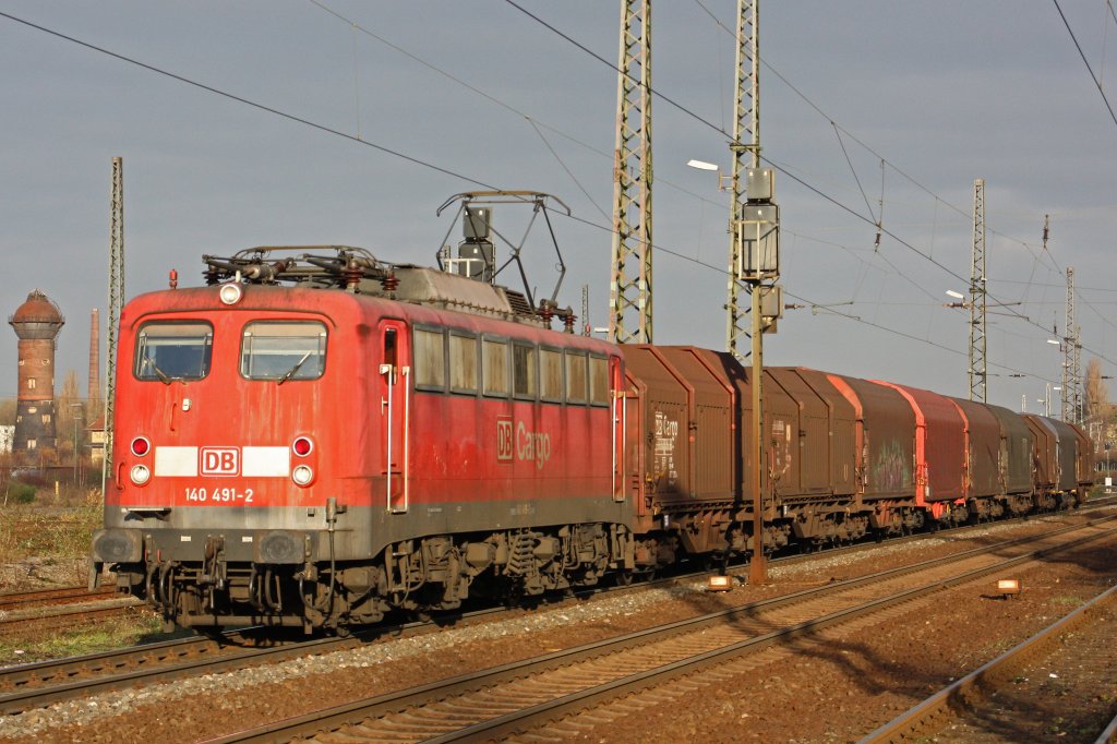 DB Cargo 140 491 am 20.11.10 in Duisburg-Bissingheim