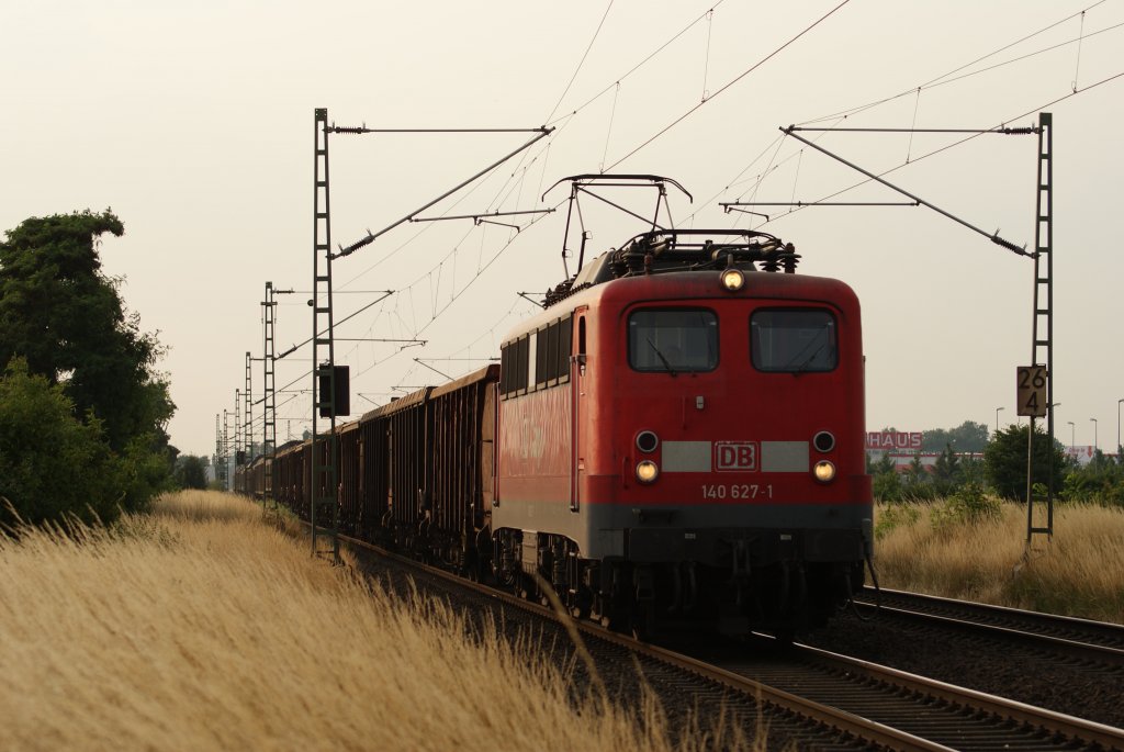 DB Cargo 140 627-1 mit gemischtem Gterzug in Neuss Allerheiligen am 30.06.2009