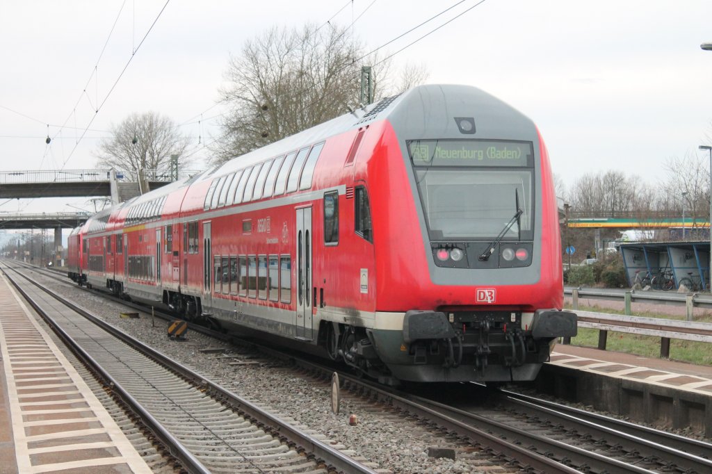DB-D 50 80 86-81 055-5 von der Schwarzwaldbahn als RB nach Neuenburg (Baden). Hier beim Zwischenhalt in Orschweier. (16.03.2013)