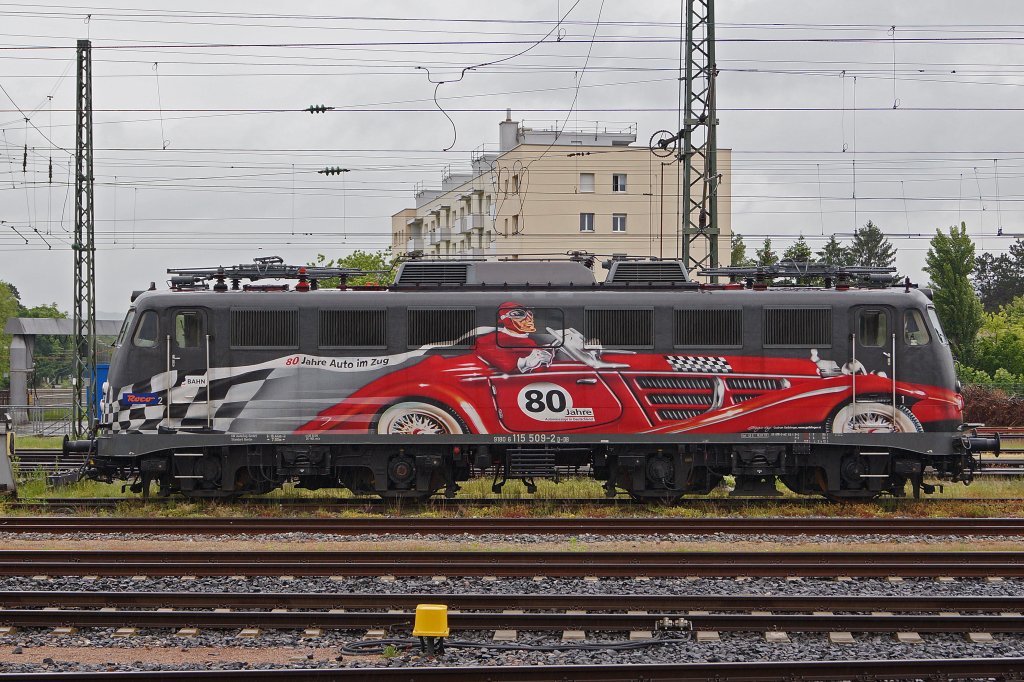 DB: Die 115 509-2 der Autozug GmbH bietet auch abgebgelt einen gefreuten Anblick. Die Aufnahme ist am 31. Mai 2013 auf dem Bad. Bahnhof Basel entstanden.
Foto: Walter Ruetsch