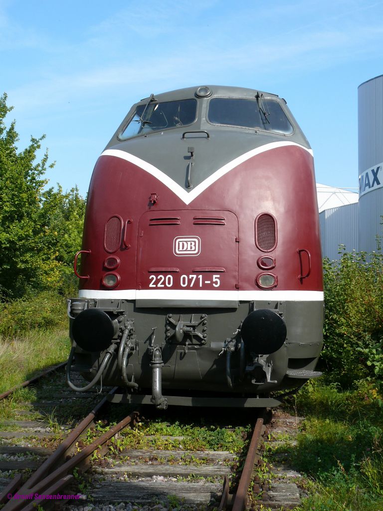DB Diesellok 220 071.

2010-09-23 Speyer-Technikmuseum