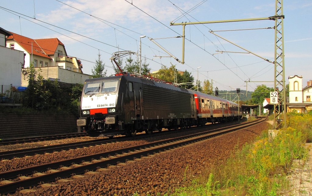 DB ES 64 F4-843 am 25.08.2011 mit der RB 16322 von Halle (S) Hbf nach Eisenach, bei der Ausfahrt in Bad Ksen.