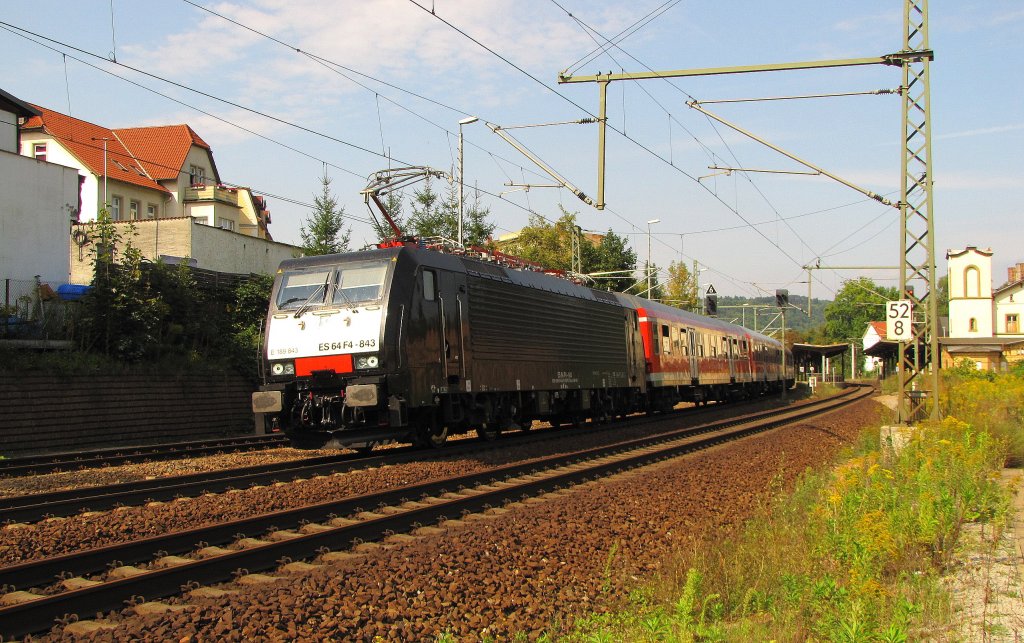 DB ES 64 F4-843 am 25.08.2011 mit der RB 16322 von Halle (S) Hbf nach Eisenach, bei der Ausfahrt in Bad Ksen.