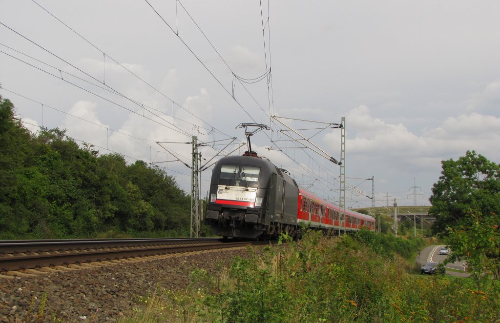 DB ES 64 U2-005 mit der RB 16297 von Eisenach nach Erfurt Hbf, am 31.08.2012 bei Ingersleben.