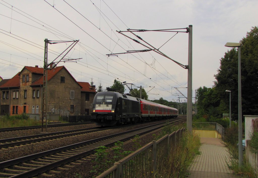 DB ES 64 U2-009 mit der RB 16320 von Halle (S) Hbf nach Eisenach, am 30.08.2012 in Erfurt Bischleben.