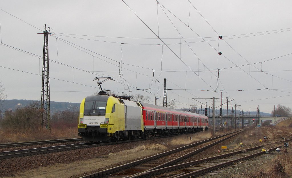 DB ES 64 U2-018 als RB 16315 von Eisenach nach Halle (S) Hbf, bei der Einfahrt am 12.03.2012 in Naumburg (S) Hbf.