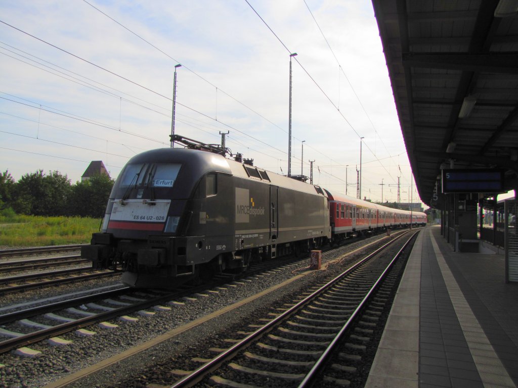 DB ES 64 U2-028 mit RB Wagen, am 15.08.2012 abgestellt in Weimar.