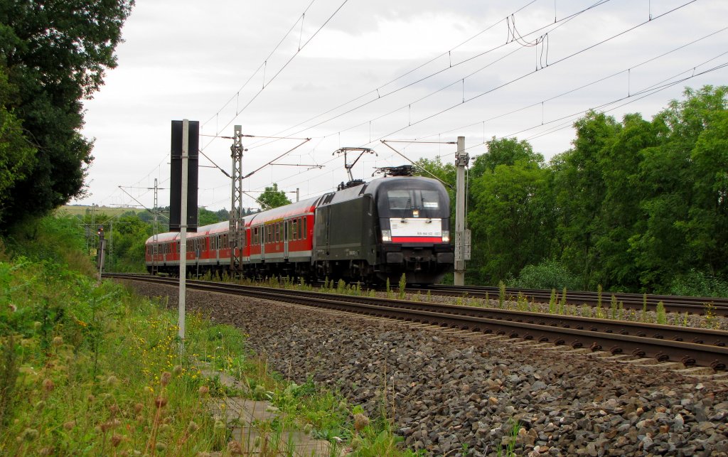 DB ES 64 U2-037 mit der RB 16322 von Halle (S) Hbf nach Eisenach, am 30.08.2012 bei Ingersleben.