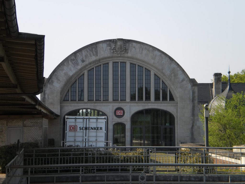 DB-Gebude nahe der Bahnstation Potsdam Park Sanssouci