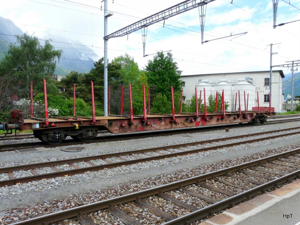 DB - Gterwagen vom Typ Rbns 80 80 350 7 114-6 in Martigny am 10.05.2010