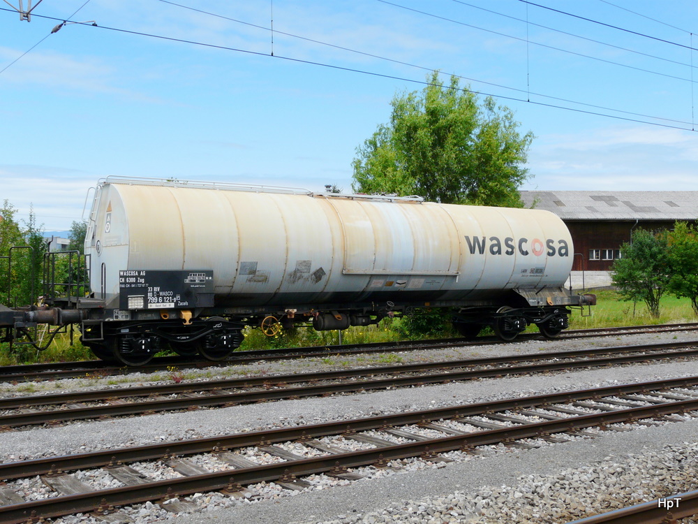 DB - Gterwagen Typ  Zacefs 33 80 799 6 121-9 abgestellt in Kerzers am 25.06.2011