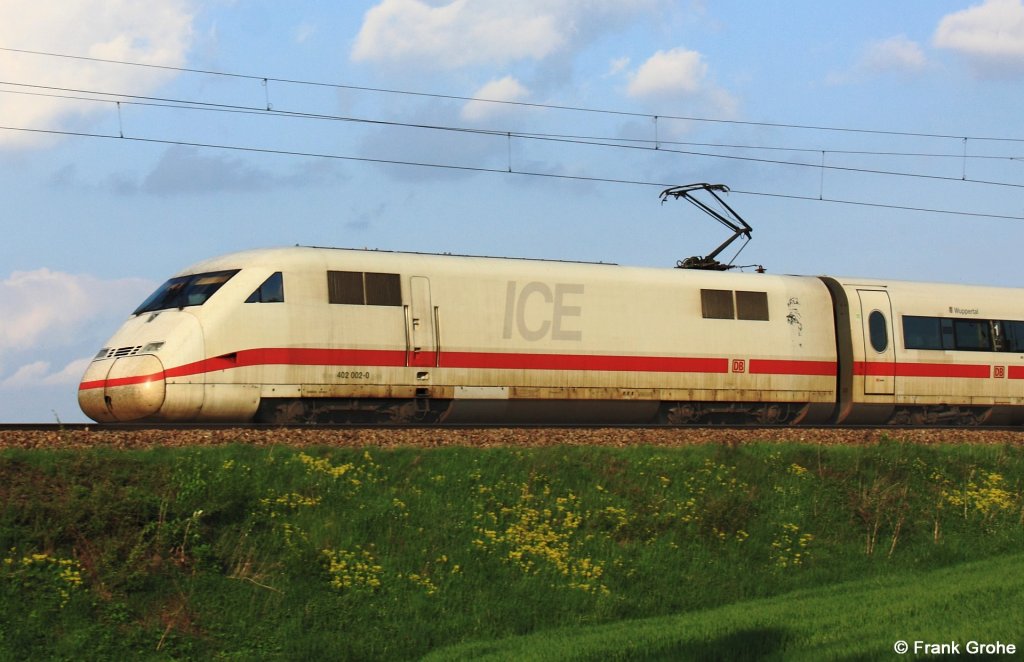 DB ICE 2 Tz 202   Wuppertal   als ICE 1032 Mnchen Hbf. - Oldenburg, KBS 900.1 SFS Mnchen - Nrnberg, fotografiert in voller Fahrt bei Fahlenbach am 05.05.2013