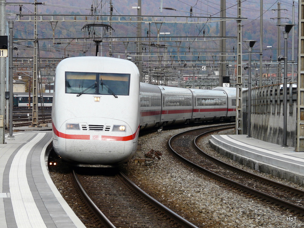 DB - ICE  401 072-4 bei der einfahrt in den Bahnhof Olten am 31.10.2010