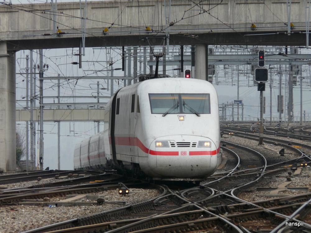 DB - ICE 401 573-1 bei der einfahrt in den Bahnhof Spiez am 06.04.2013