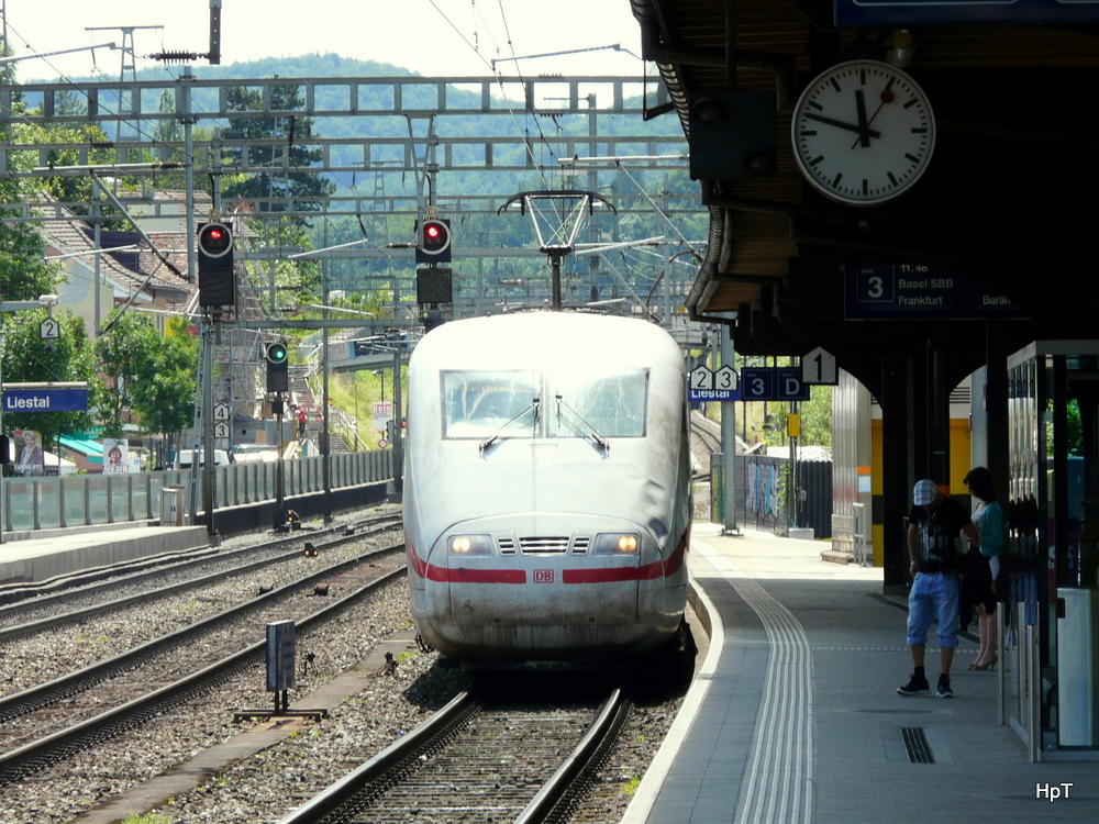DB - ICE mit Beulen am Triebkpof bei der einfahrt in den Bahnhof von Liestal am 15.06.2012