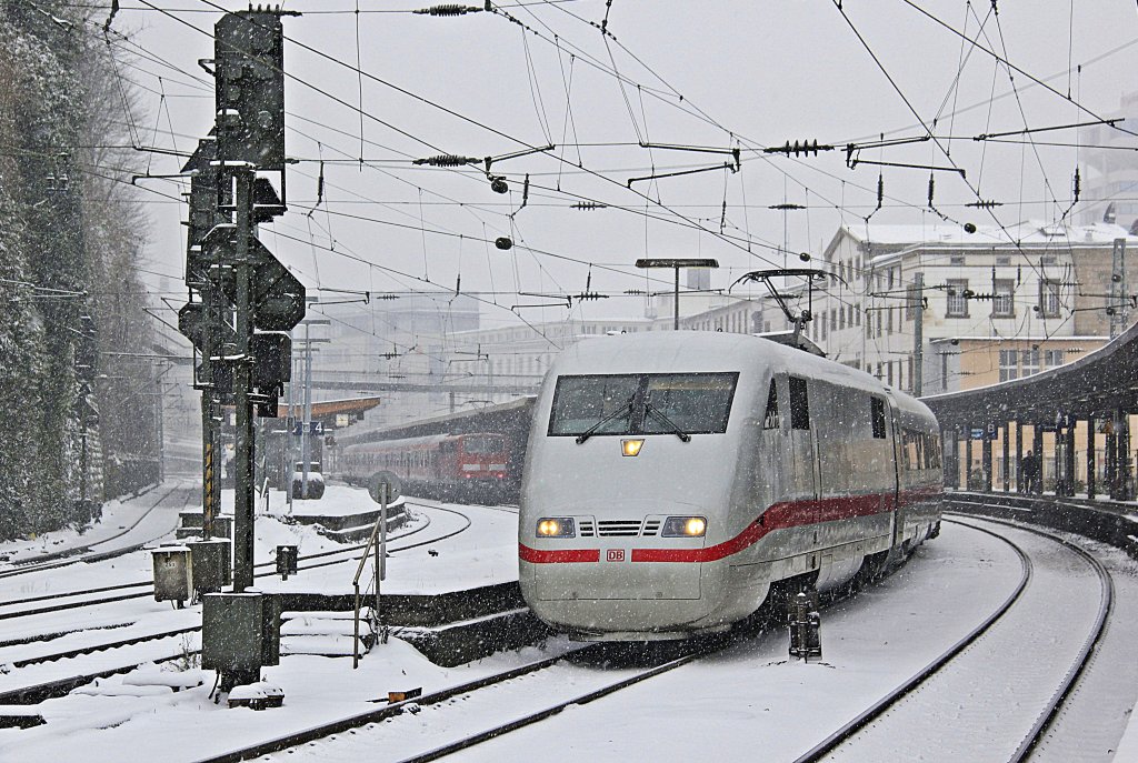 DB ICE1028 in Wuppertal Hbf, Dezember 2012.