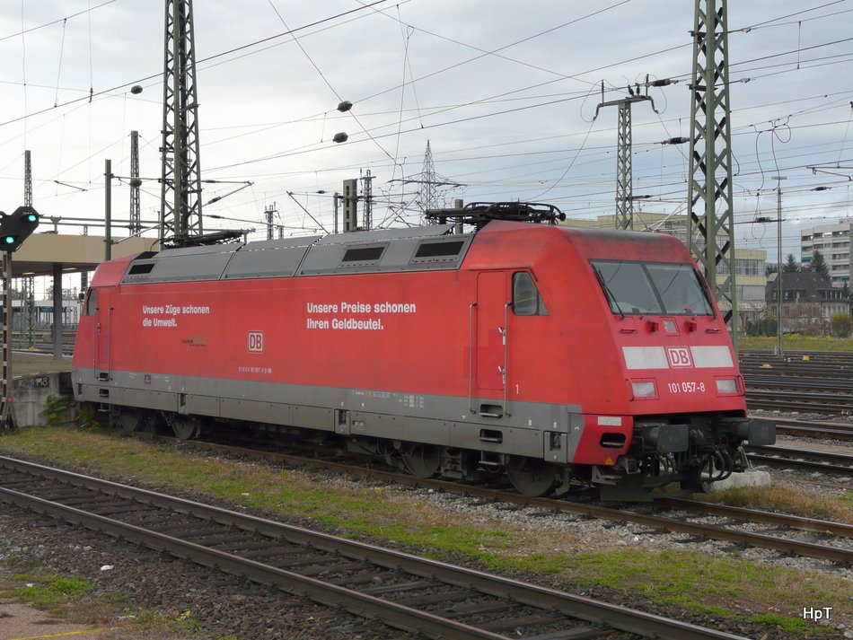 DB - Lok 101 057-8 mit Teilwerbung abgestellt im Bahnhof Basel Bad am 22.11.2009