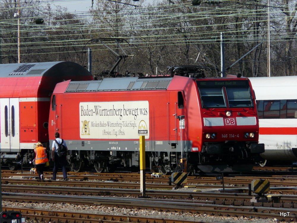 DB - LOk 146 114-4 vor Regio bei Rangierfahrt im Bahnhof von Basel Bad. am 19.03.2010
