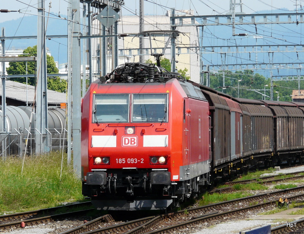 DB - Lok 185 093-2 vor Gterzug im Bahnhof von St.Margrethen am 24.05.2011
