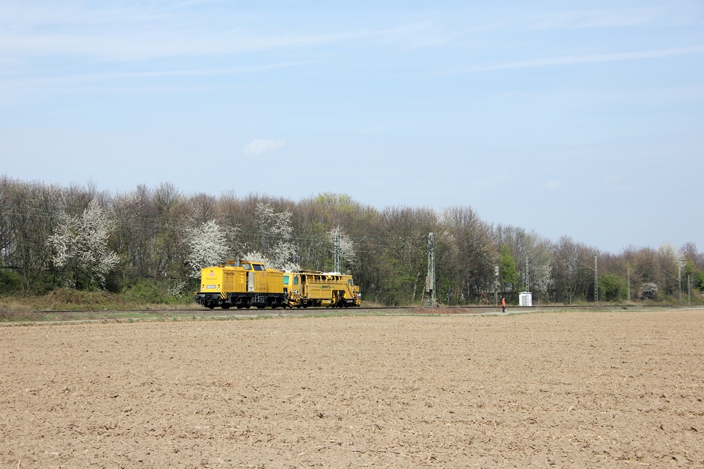 DB Netz 203 316-5 in Vilich-Mldorf am 3.4.2012